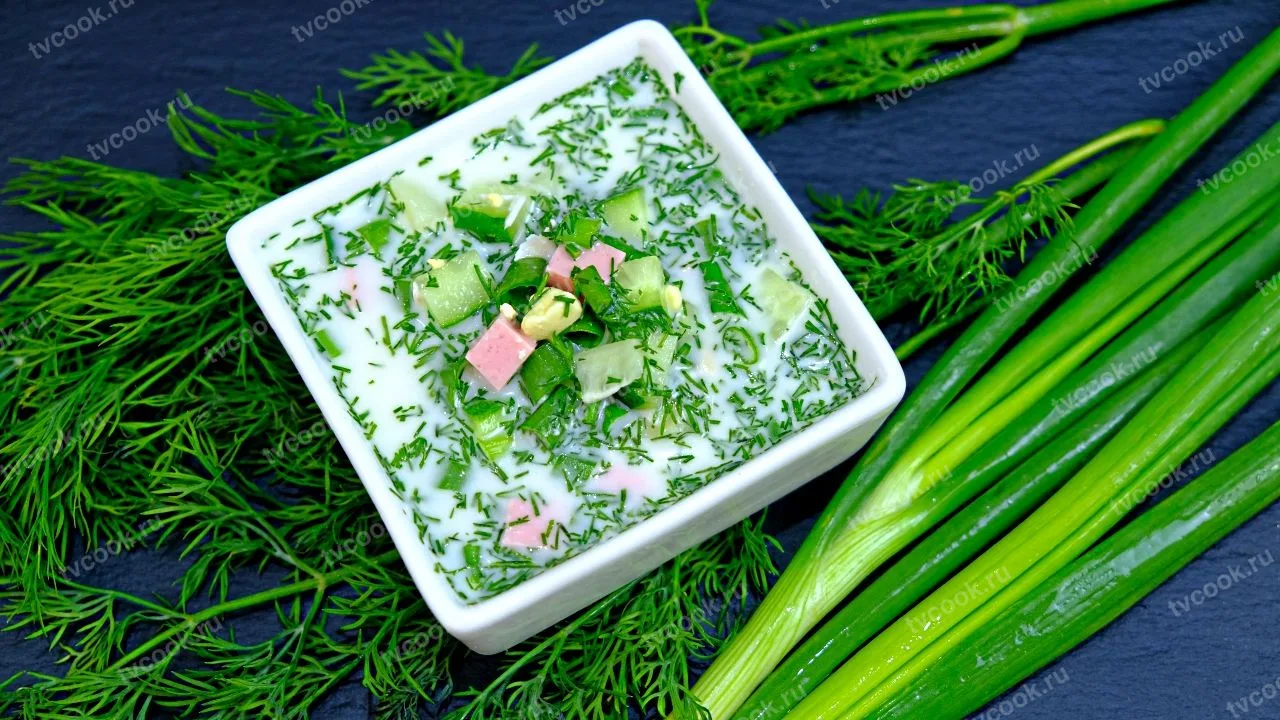 Окрошка с колбасой на курином бульоне – семейный рецепт