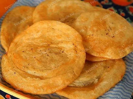 Катлама — слоёная лепёшка на сковороде