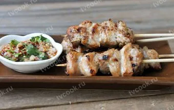 Шашлык из свинины в духовке — сочный, на противне