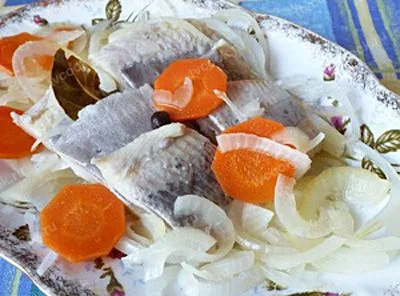 Сельдь маринованная «Праздничная» с луком