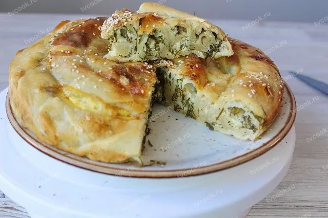 Вертута с сыром и зеленью — тонкое вытяжное тесто