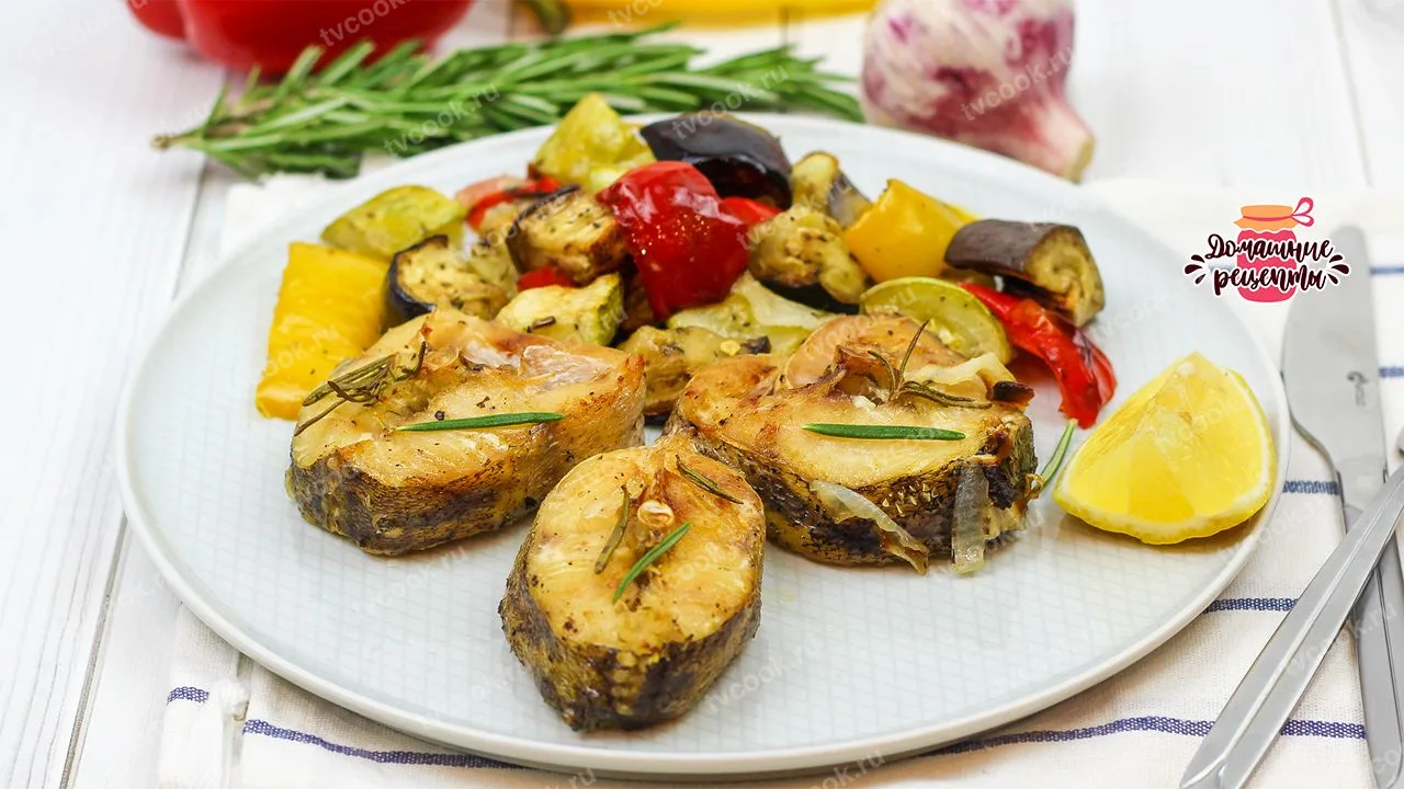 Судак в духовке с овощами