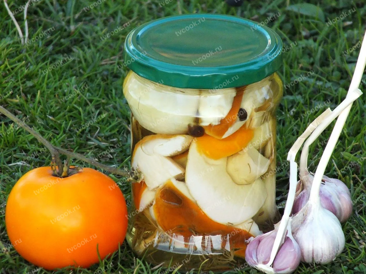 Маринованные боровики на зиму — с морковью и луком