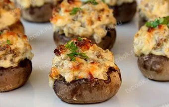 Фаршированные шампиньоны — в духовке, с сыром