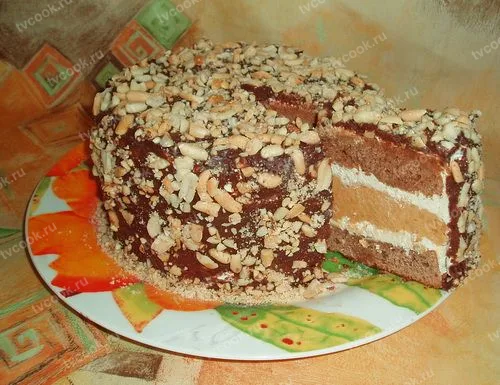 Торт «Сникерс» с арахисом и карамелью
