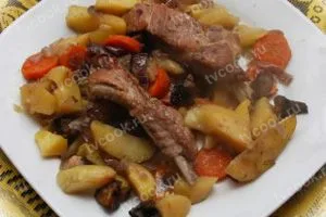 Рёбрышки в казане с овощами