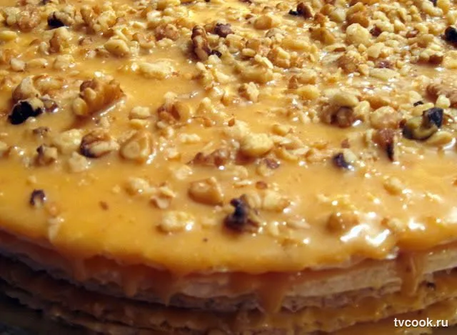Торт из вафельных коржей со сгущёнкой и орехами