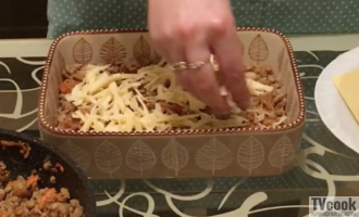 Классическая лазанья с фаршем и соусом бешамель собираем слои лазаньи