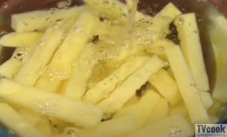 Хрустящий картофель фри с сырным соусом дома Хрустящий картофель фри с сырным соусом дома