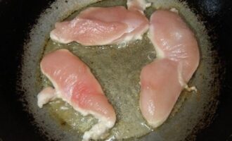 Куриная грудка в кляре на сковороде Куриная грудка в кляре на сковороде