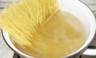 Спагетти с овощами Спагетти с овощами