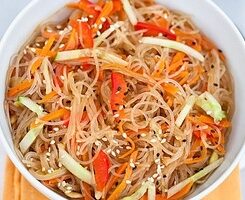 Салат с фунчозой и овощами Салат с фунчозой и овощами