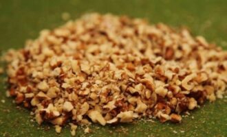 Салат 'Рояль' с копченой курицей и ананасами – рецепт