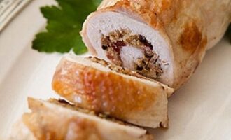 Изысканный фаршированный рулет из индейки Изысканный фаршированный рулет из индейки