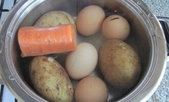 Рецепт слоёного салата «Снегирь» Рецепт слоёного салата «Снегирь»