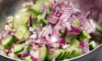 Рецепт: Салат с рукколой и моцареллой с медово-горчичной заправкой Рецепт: Салат с рукколой и моцареллой с медово-горчичной заправкой