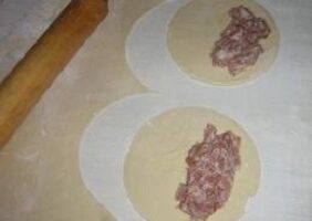 Чебуреки с мясом баранины Чебуреки с мясом баранины