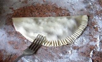 Чебуреки с мясом баранины Чебуреки с мясом баранины