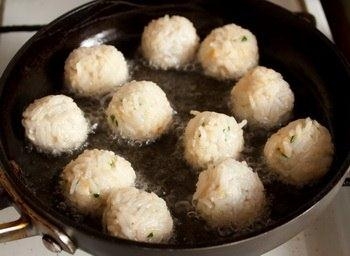 Шарики из курицы в рисе Шарики из курицы в рисе