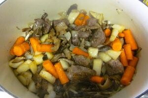 Классическое рагу из говядины с грибами и овощами Классическое рагу из говядины с грибами и овощами