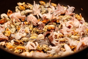 Классическая паэлья с морепродуктами: пошаговое руководство Классическая паэлья с морепродуктами: пошаговое руководство