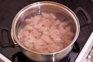 Рецепт легкого куриного супа с яичной лапшой Рецепт легкого куриного супа с яичной лапшой