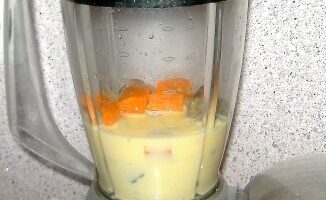 Печёночный суп-пюре с куриной печенью и морковью Печёночный суп-пюре с куриной печенью и морковью