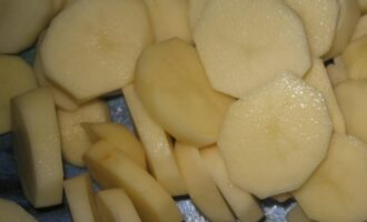Горшочки с грибами и картофелем в сливочном соусе Горшочки с грибами и картофелем в сливочном соусе