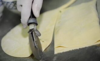 Гёзлеме со шпинатом и сыром — турецкие лепёшки на сухой сковороде Гёзлеме со шпинатом и сыром — турецкие лепёшки на сухой сковороде