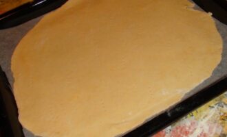 Слоёный закусочный пирог из 4 коржей с рыбой, яйцом и сыром Слоёный закусочный пирог из 4 коржей с рыбой, яйцом и сыром