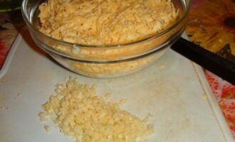 Слоёный закусочный пирог из 4 коржей с рыбой, яйцом и сыром Слоёный закусочный пирог из 4 коржей с рыбой, яйцом и сыром