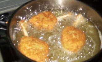 Фаршированные куриные крылышки с хрустящей панировкой Фаршированные куриные крылышки с хрустящей панировкой