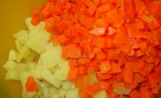 Праздничный салат «Золотая рыбка» с копченой рыбой и яйцом Праздничный салат «Золотая рыбка» с копченой рыбой и яйцом