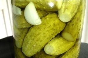 Суп 'Похмелка' на бараньем бульоне с огуречным рассолом Суп 'Похмелка' на бараньем бульоне с огуречным рассолом