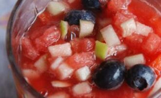 Рецепт арбузного гаспачо с черникой и овощами Рецепт арбузного гаспачо с черникой и овощами