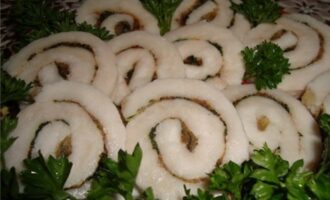 Рулетики из свиного сала с начинками Рулетики из свиного сала с начинками