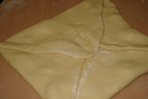 Рецепт сладких дрожжевых слойок Рецепт сладких дрожжевых слойок