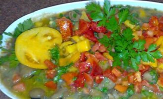 Горячий салат по-дамасски с бобами и кунжутной пастой Горячий салат по-дамасски с бобами и кунжутной пастой