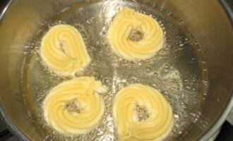 Классические чуррос: пошаговый рецепт с шоколадным соусом Классические чуррос: пошаговый рецепт с шоколадным соусом