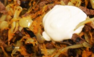 Горячий охотничий салат с говядиной и грибами Горячий охотничий салат с говядиной и грибами
