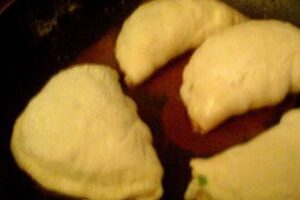Жареные пирожки с яйцами Жареные пирожки с яйцами