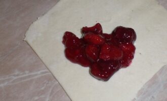 Слойки с вишней Слойки с вишней