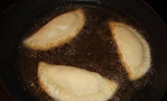 Чебуреки с сыром Чебуреки с сыром