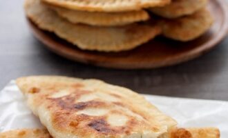 Чебуреки с картошкой Чебуреки с картошкой