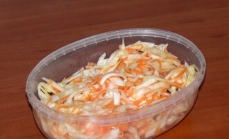 Маринованная капуста за 3 часа — быстрая хрустящая в горячем маринаде Маринованная капуста за 3 часа — быстрая хрустящая в горячем маринаде