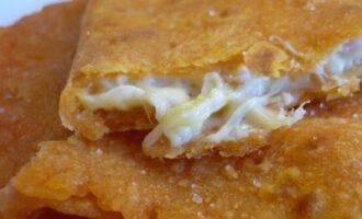 Лепешки с сырной начинкой «Муж в восторге» Лепешки с сырной начинкой «Муж в восторге»