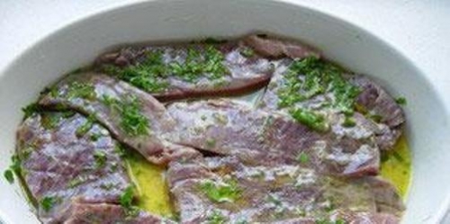 Маринованный тунец с травами Маринованный тунец с травами