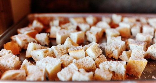 Жареный хлеб с устрицами и овощами Жареный хлеб с устрицами и овощами