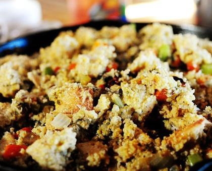 Жареный хлеб с устрицами и овощами Жареный хлеб с устрицами и овощами