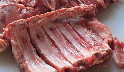 Бараньи ребрышки с луком и апельсинами Бараньи ребрышки с луком и апельсинами